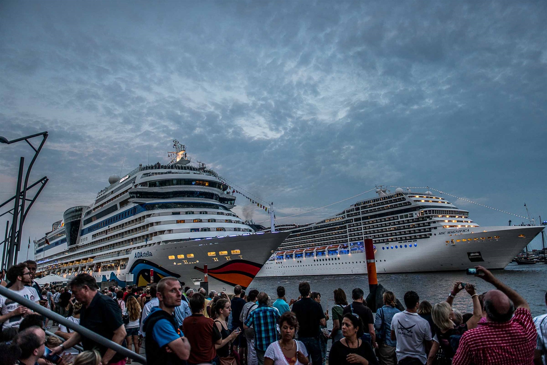 Hamburg - Auslaufen der grossen Schiffe am Samstag